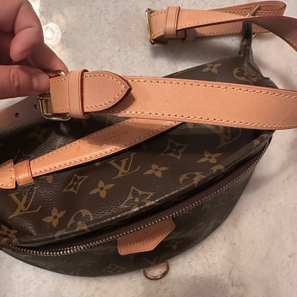 Louis Vuitton Monogram Bumbag, rare condition with light vachetta leather! - Picture 9 of 14